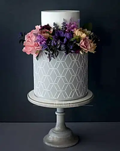 çiçekli pasta – geometrik desenli nişan pastası