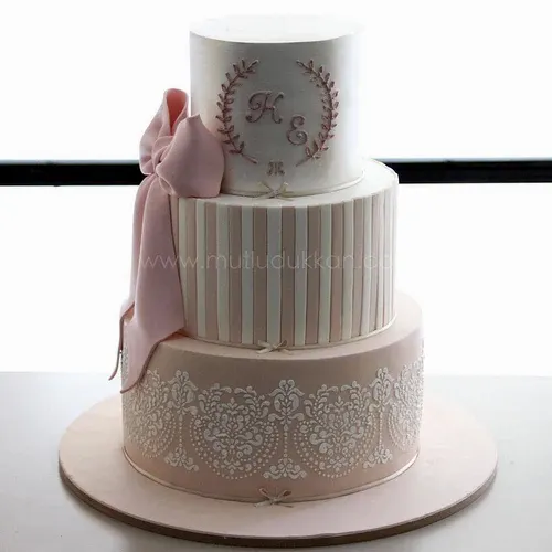 nişan pastası – pudra pembe kurdeleli üç katlı zarif pasta