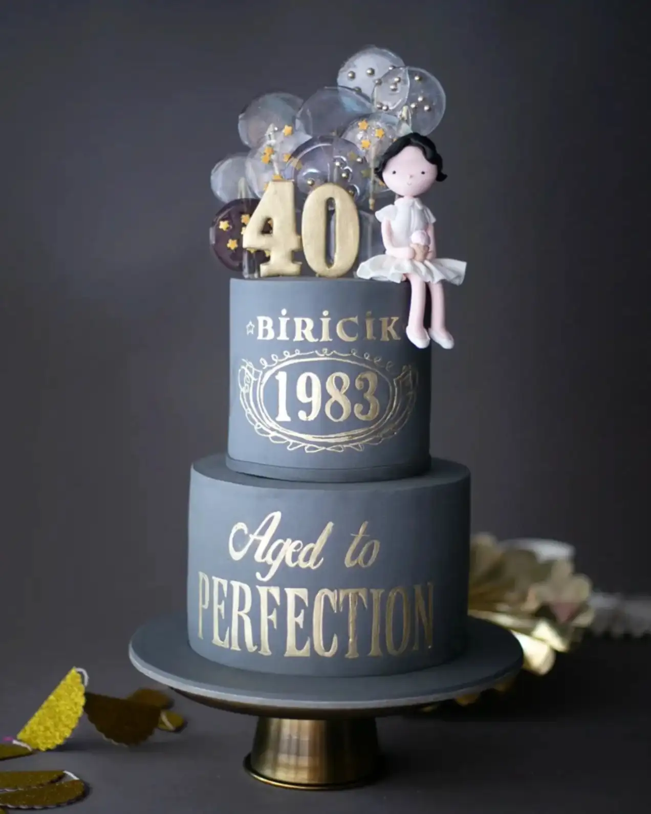 40 yaş pasta – altın yazılı kadın doğum günü pastası