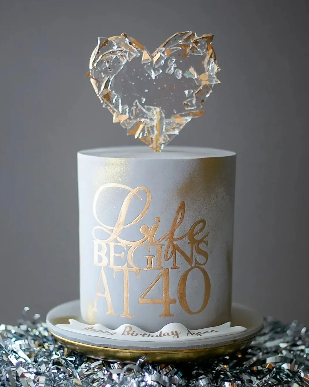 40 Yaş Pastası – Kalp Süslemeli Kadın Doğum Günü Pastası