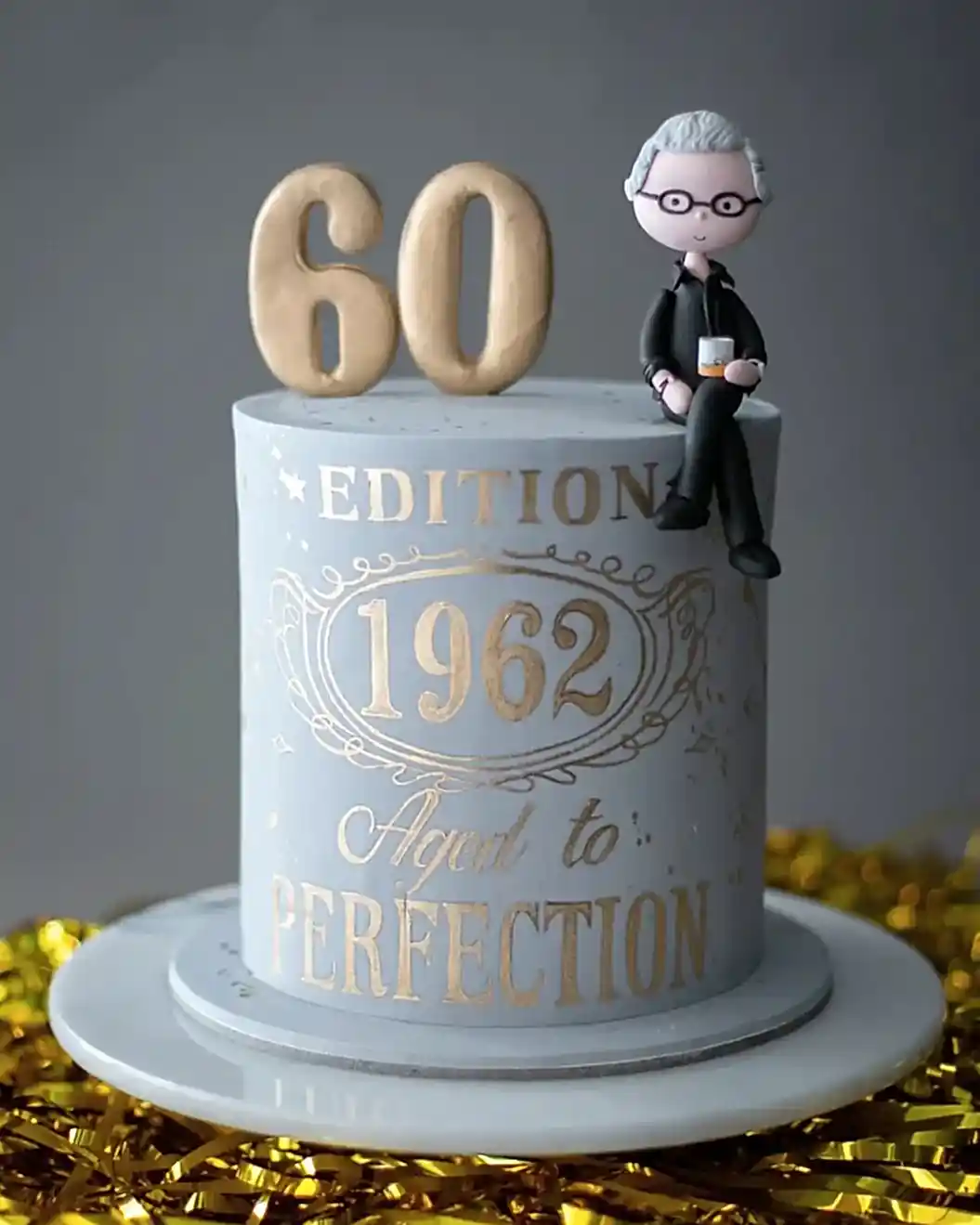 60 yaş pasta – retro temalı erkek doğum günü pastası