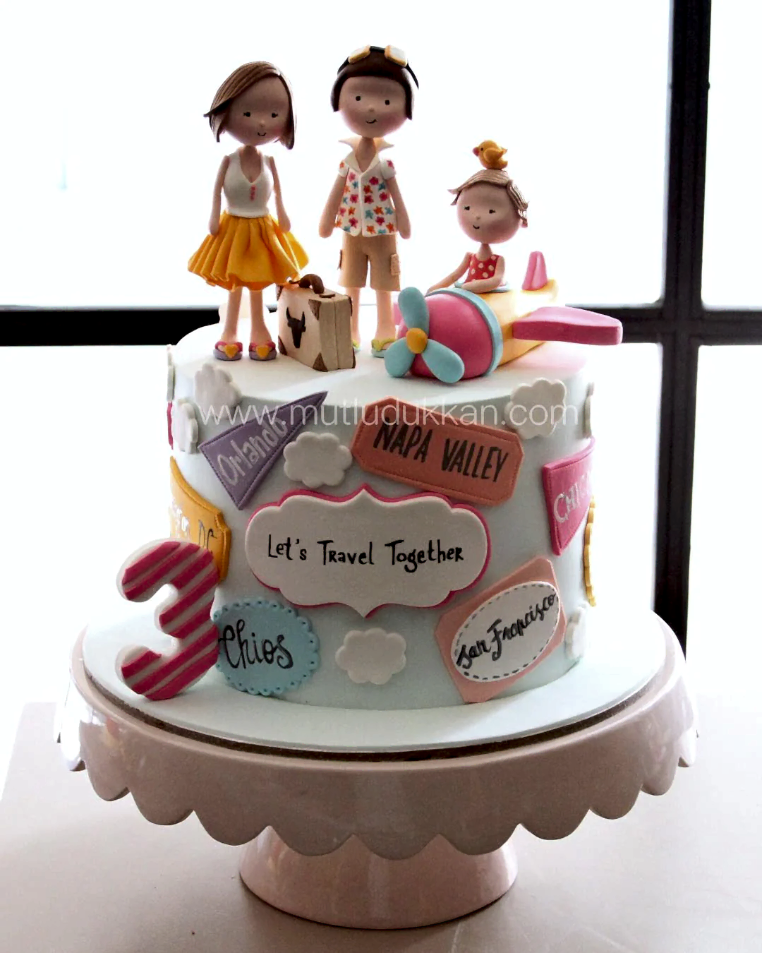 aile pasta – tatil temalı renkli doğum günü pastası