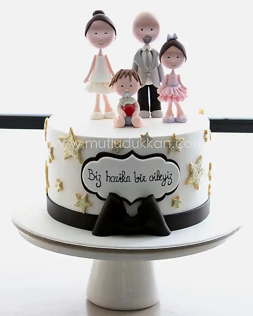 aile pasta – altın yıldız süslemeli özel kutlama pastası