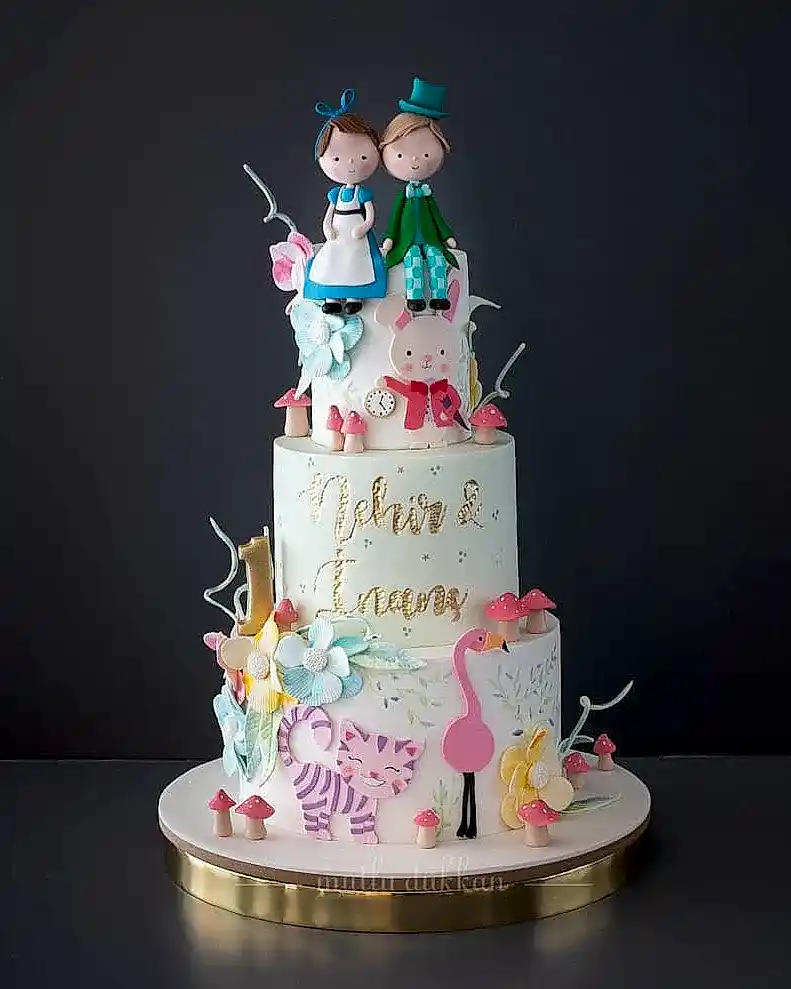 alice harikalar diyarında pastası