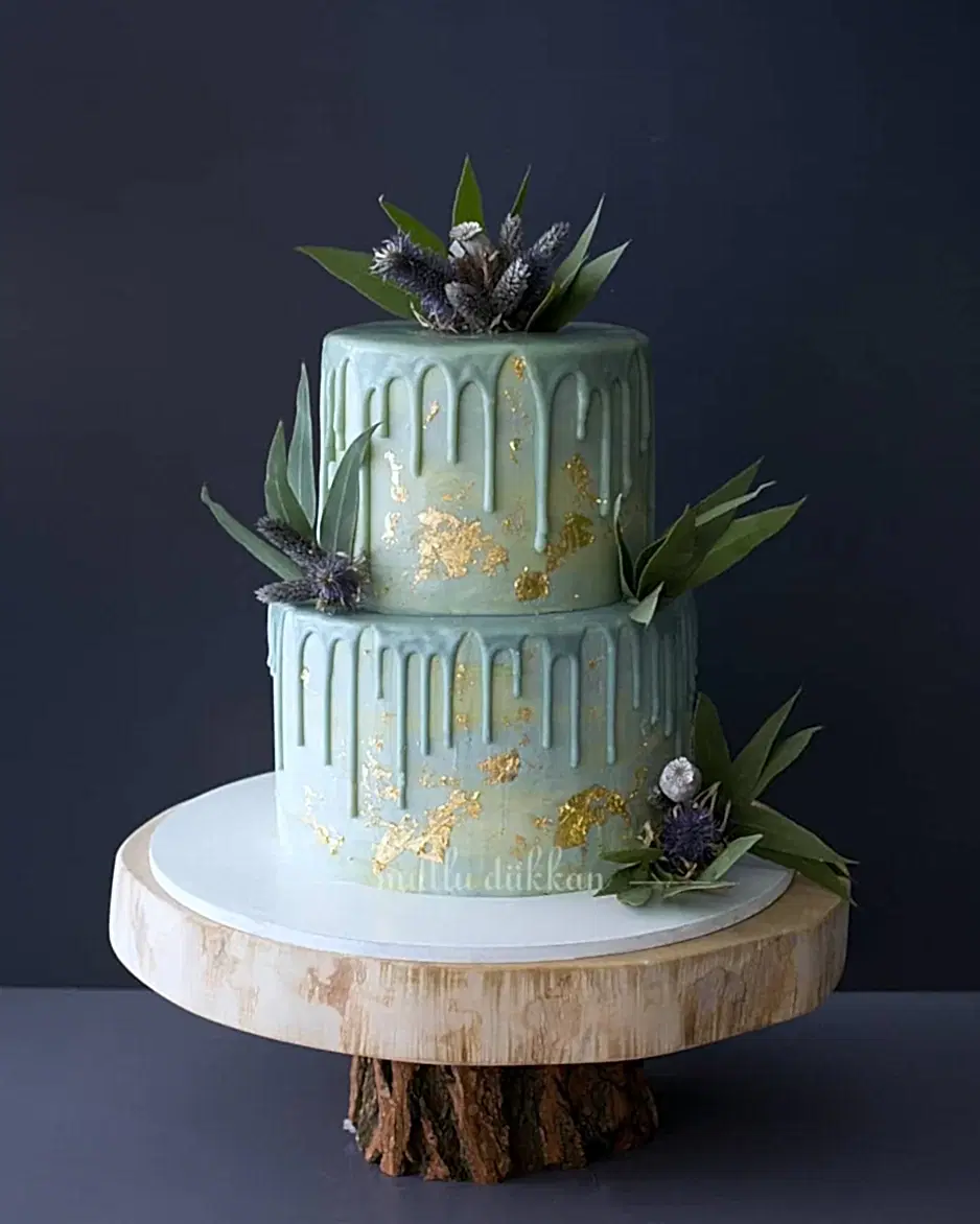 Altın Süslemeli Nişan Pastası