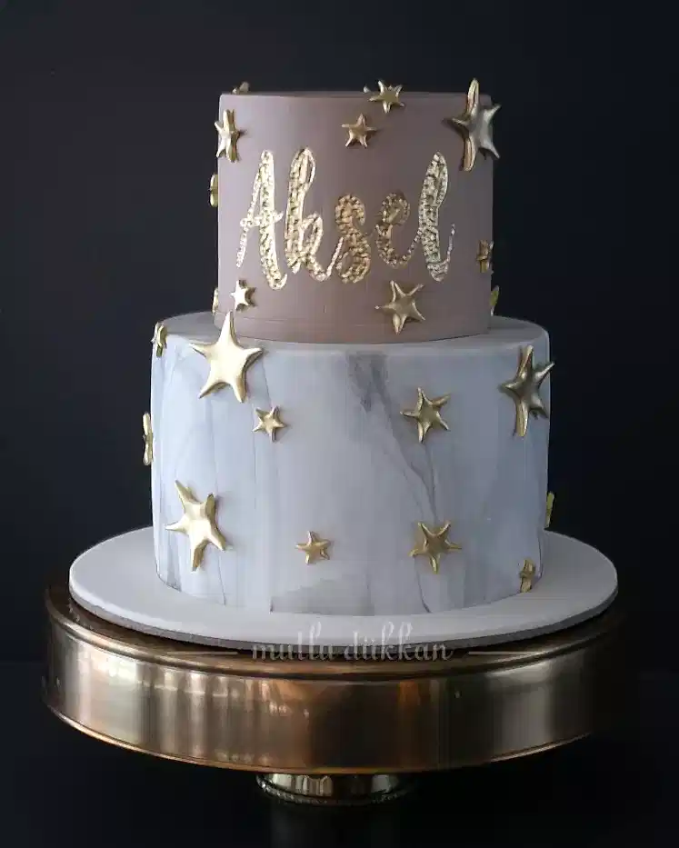 altın yıldız pasta – mermer desenli doğum günü pastası