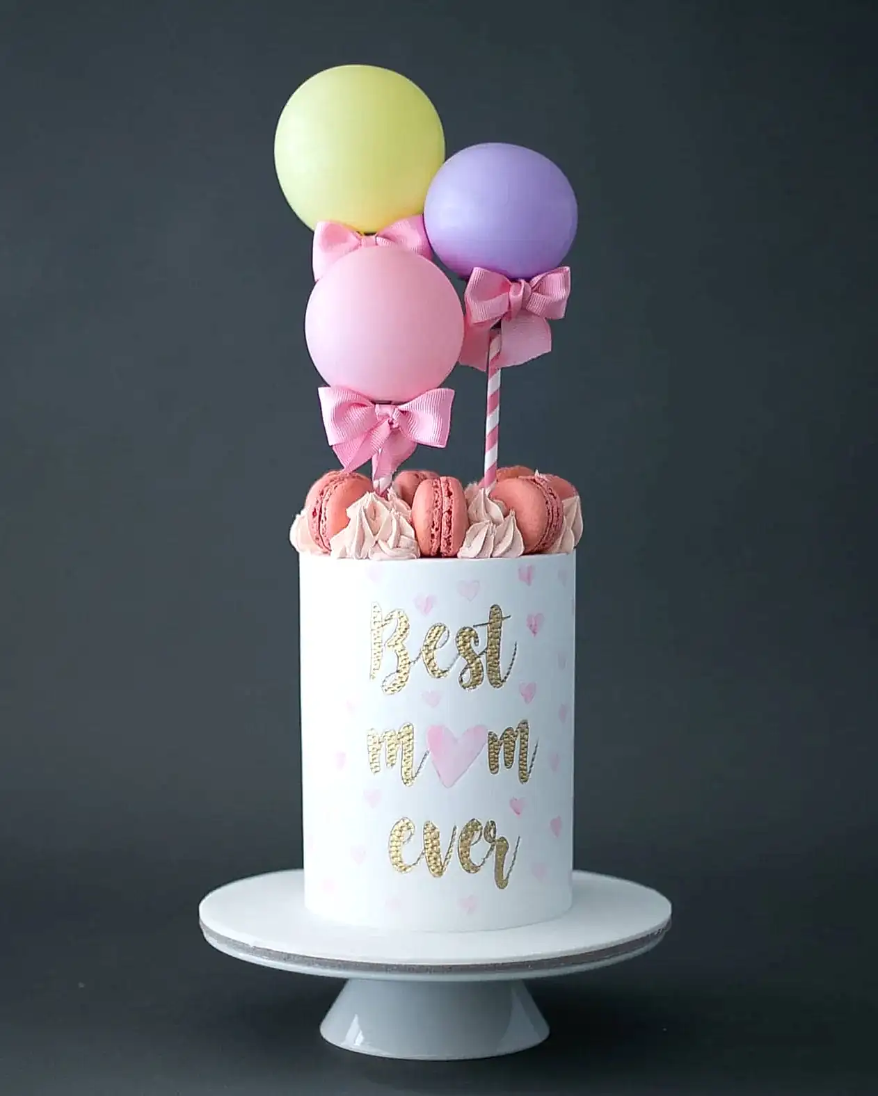 anne pasta – balonlu ve kalpli anneler günü pastası