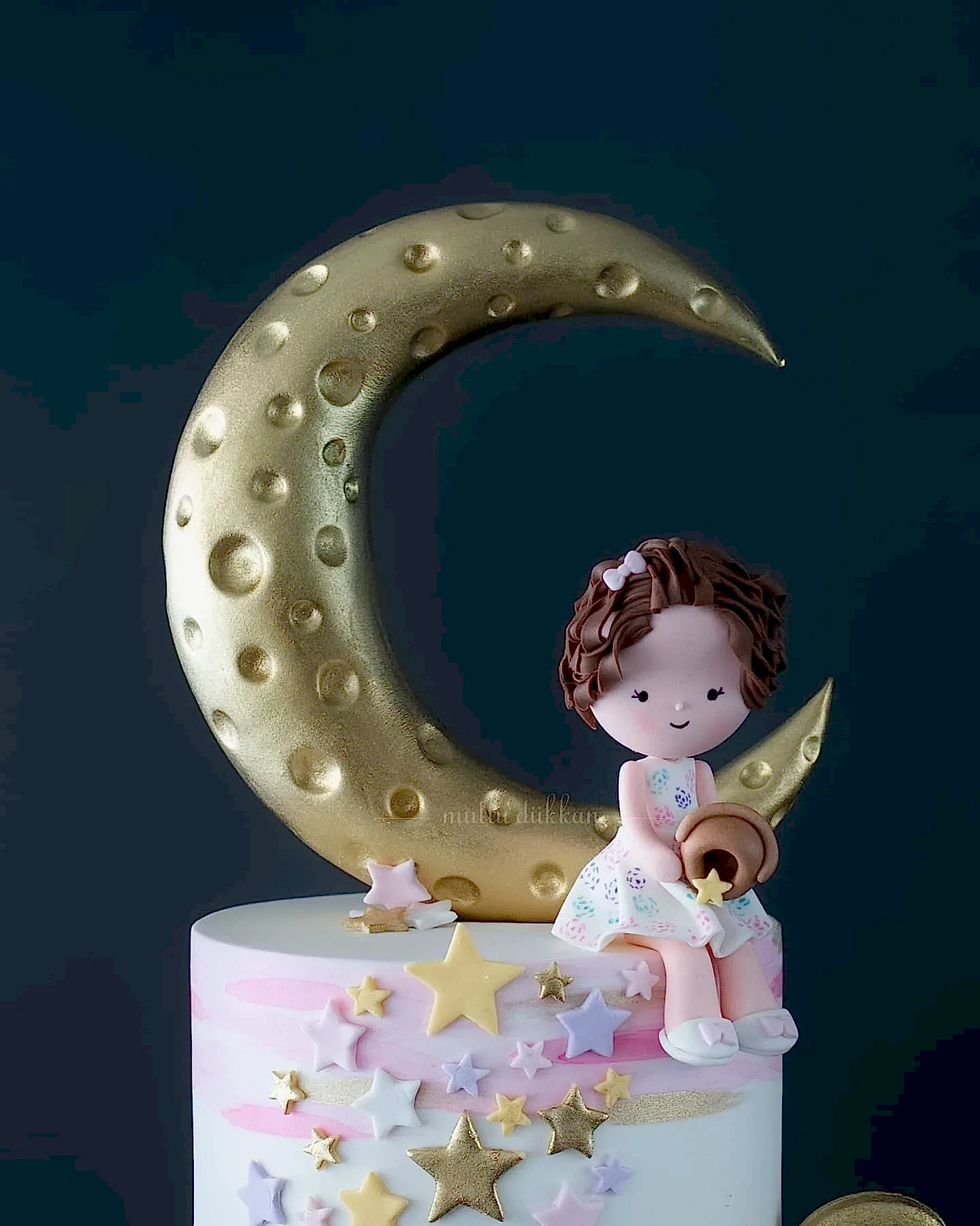 ay pasta – altın yıldız ve pembe renkli kız çocuk pastası