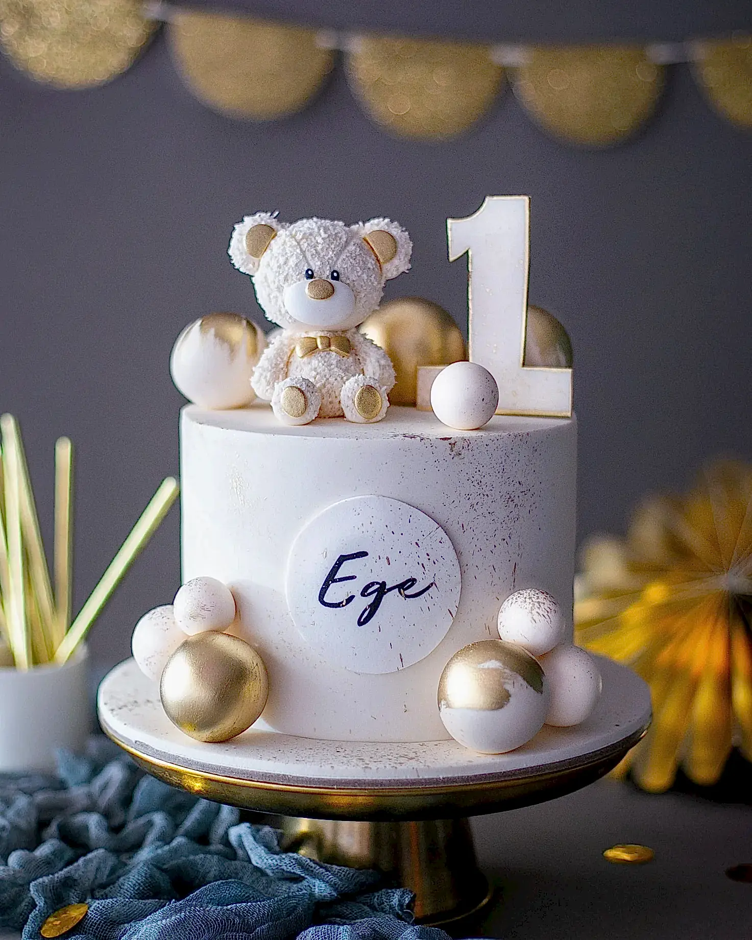 ayıcık pasta – altın top süslemeli 1 yaş pastası