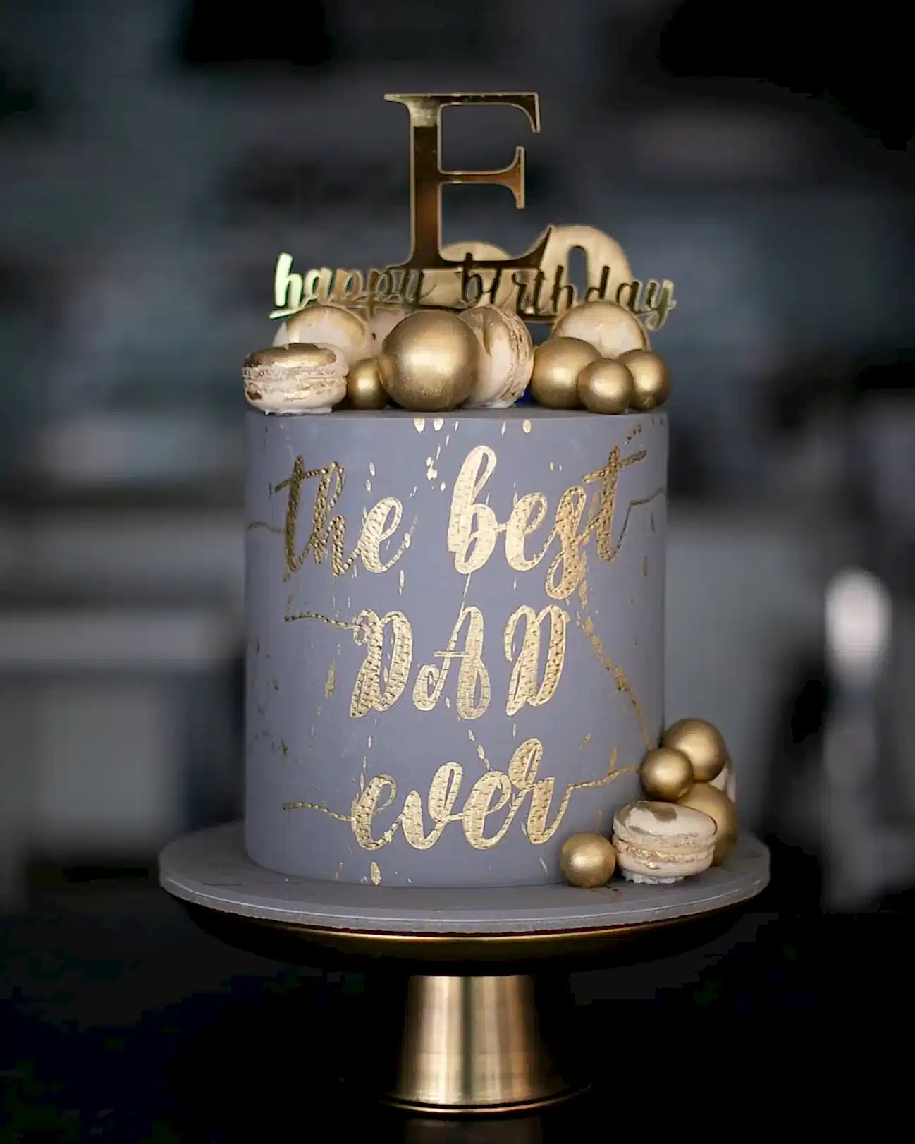 baba pasta – altın süslemeli şık babalar günü pastası