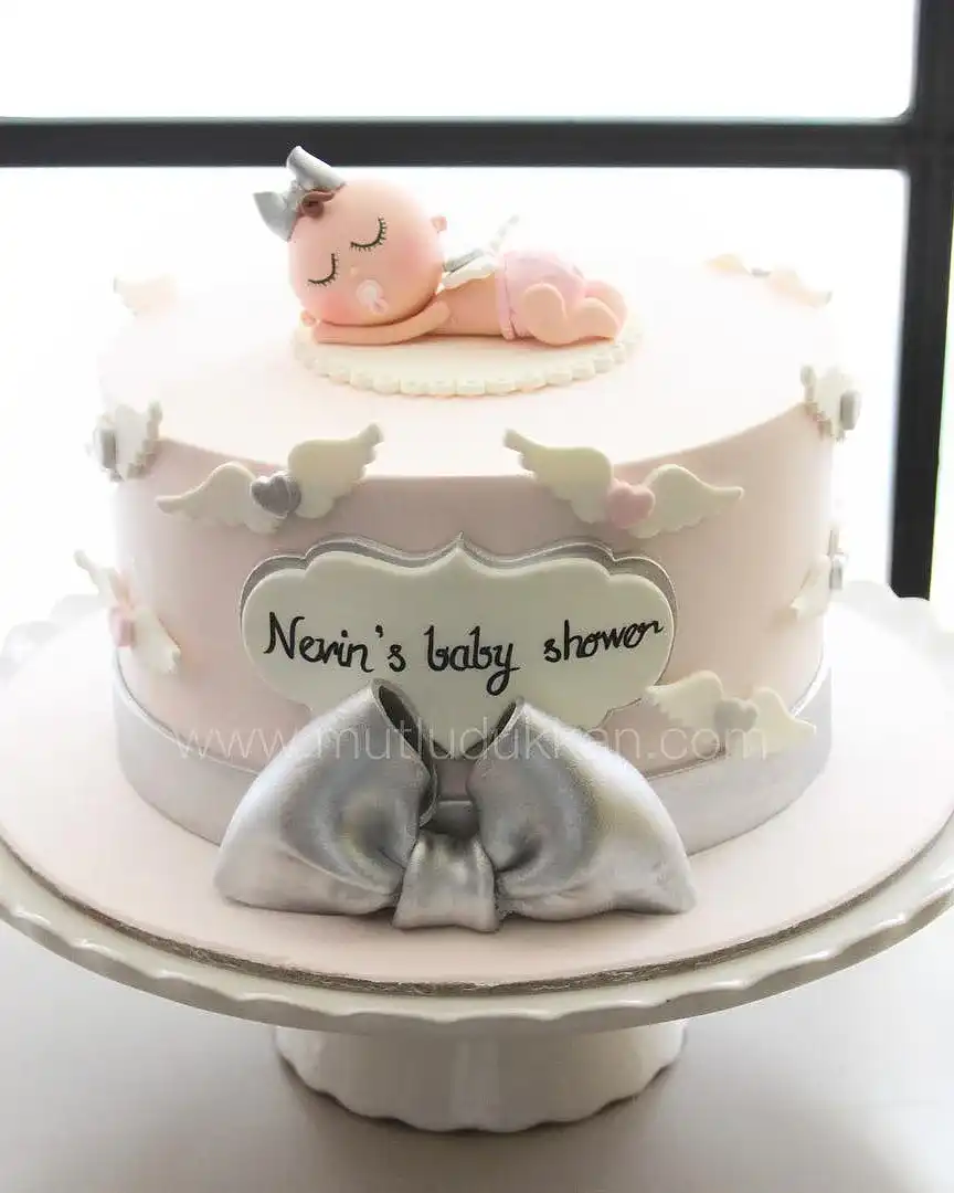 baby shower pasta – kız bebek figürlü pasta