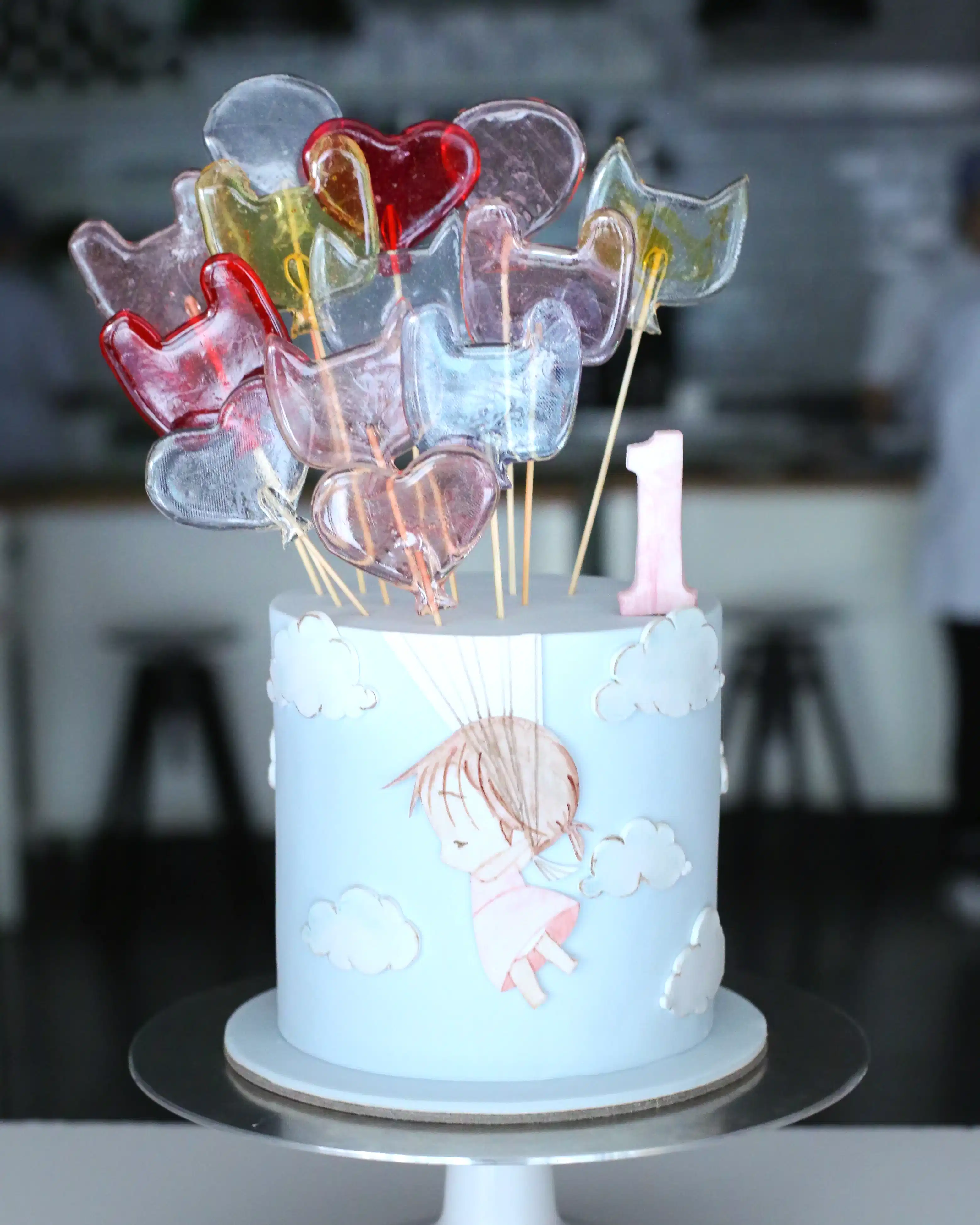 balon pasta – renkli şeker ve bulut temalı 1 yaş kız pastası