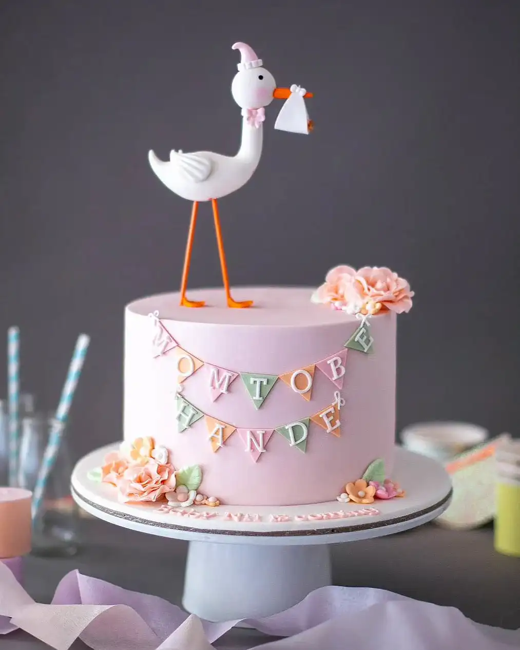 bebek doğum pastası – leylek figürlü baby shower pastası