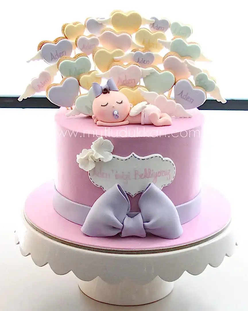 bebek doğum pastası – kalp süslemeli baby shower pastası