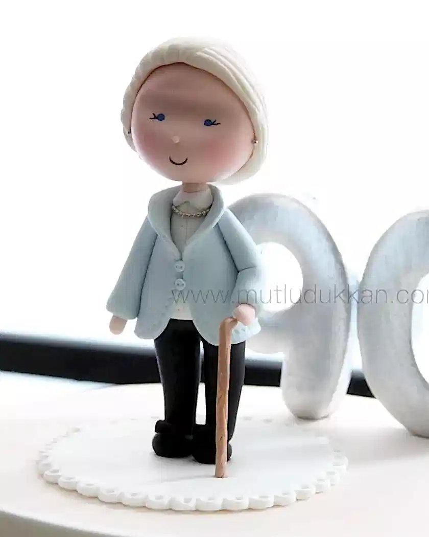 bulmaca pasta – 90 yaş temalı büyükanne doğum günü pastası