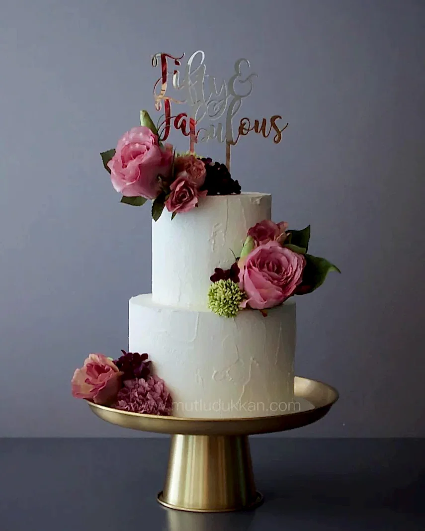 Canlı Çiçek Süslemeli Yetişkin Pastası