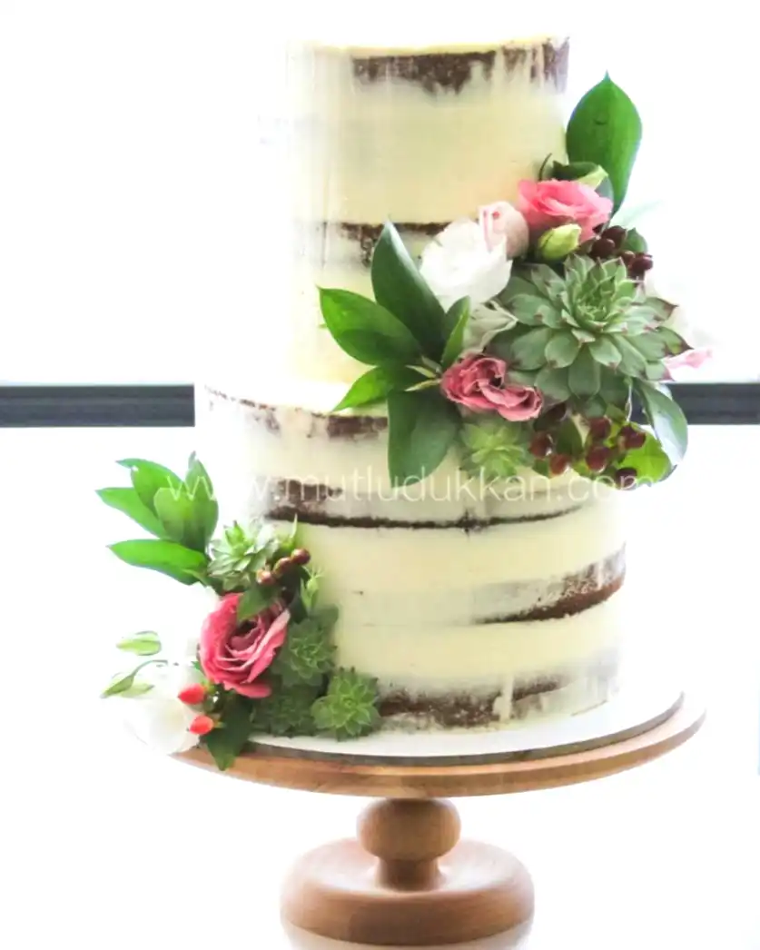 Canlı Çiçek Temalı Nişan Pastası