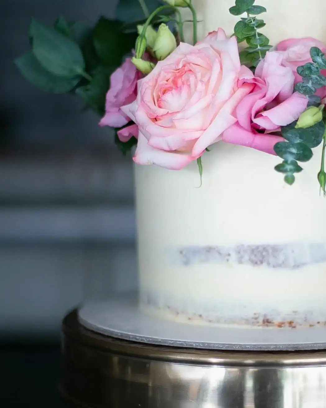 Canlı Gül Süslemeli Nişan Pastası