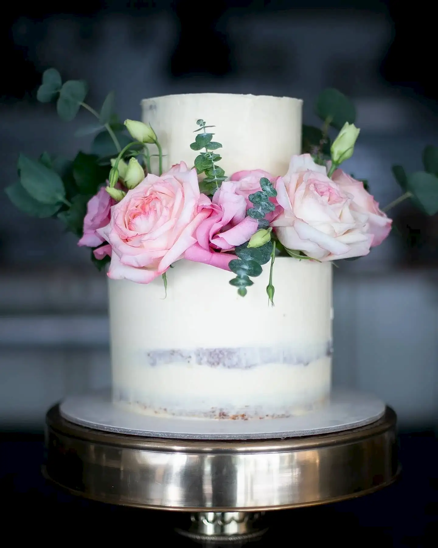 Canlı Gül Süslemeli Nişan Pastası