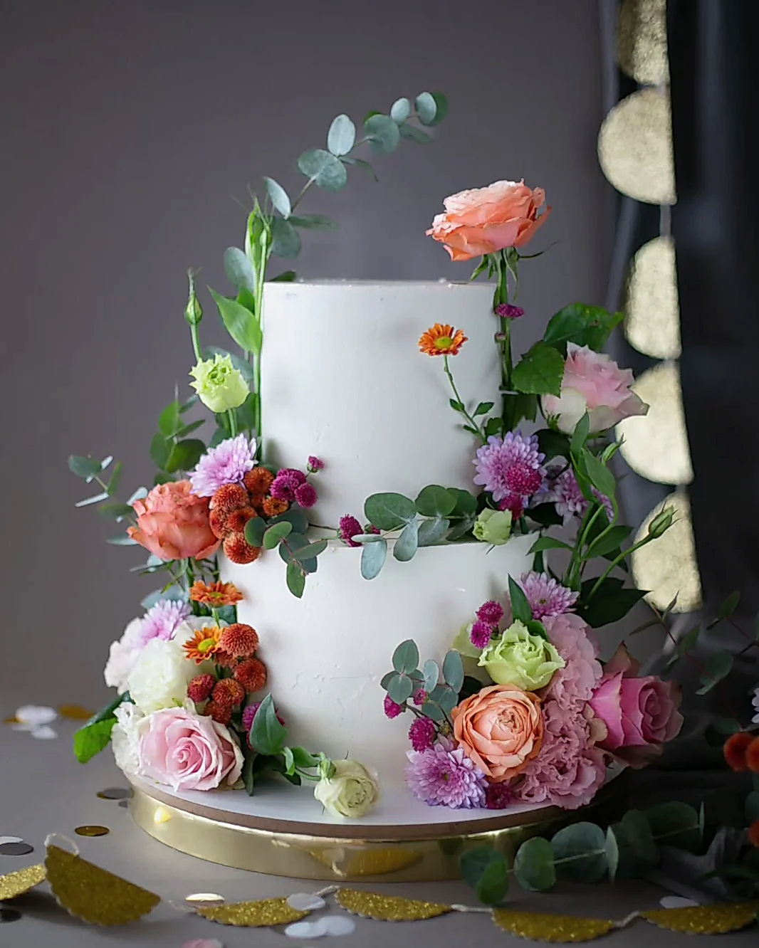 Çiçek Süslemeli Nişan Pastası