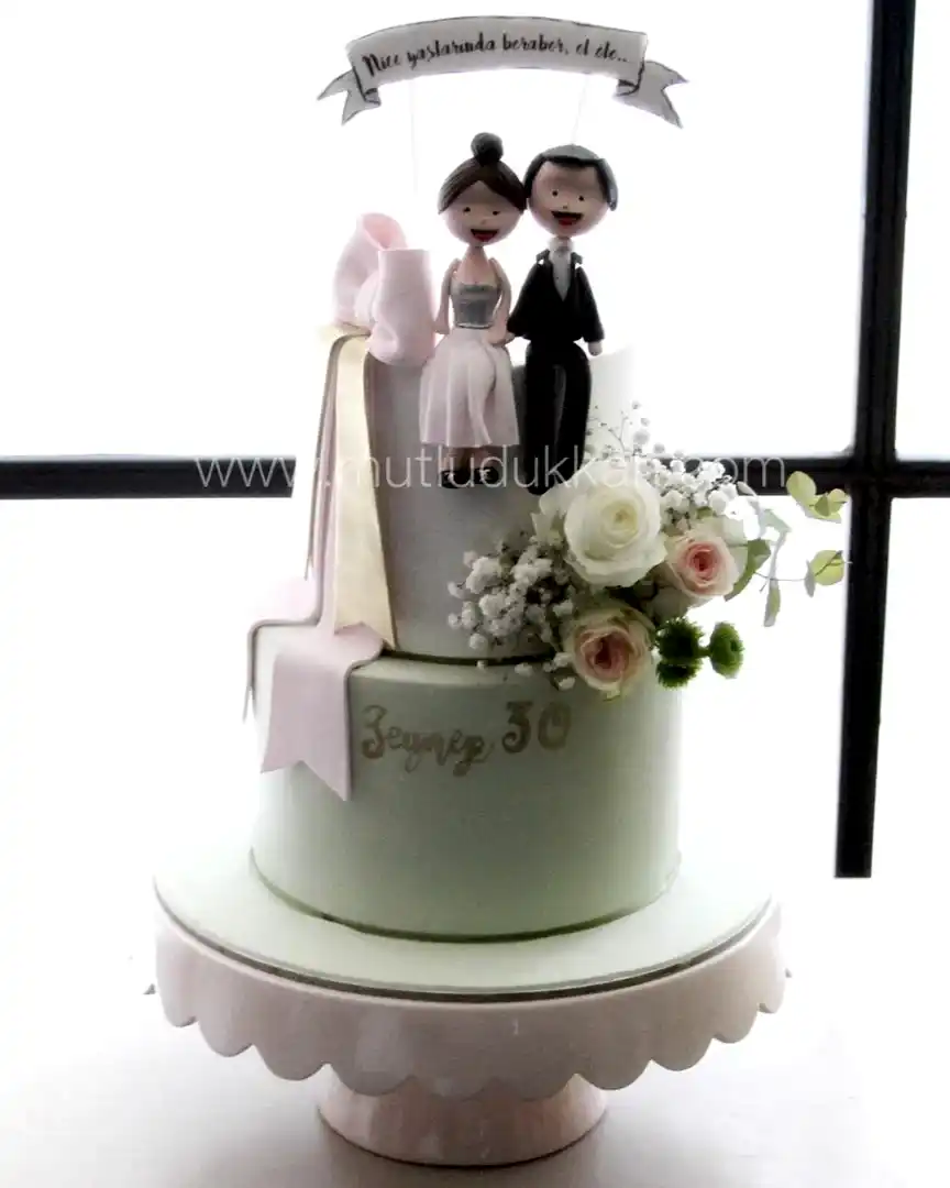 çiçekli doğum günü pasta – insan figürlü 30 yaş pasta