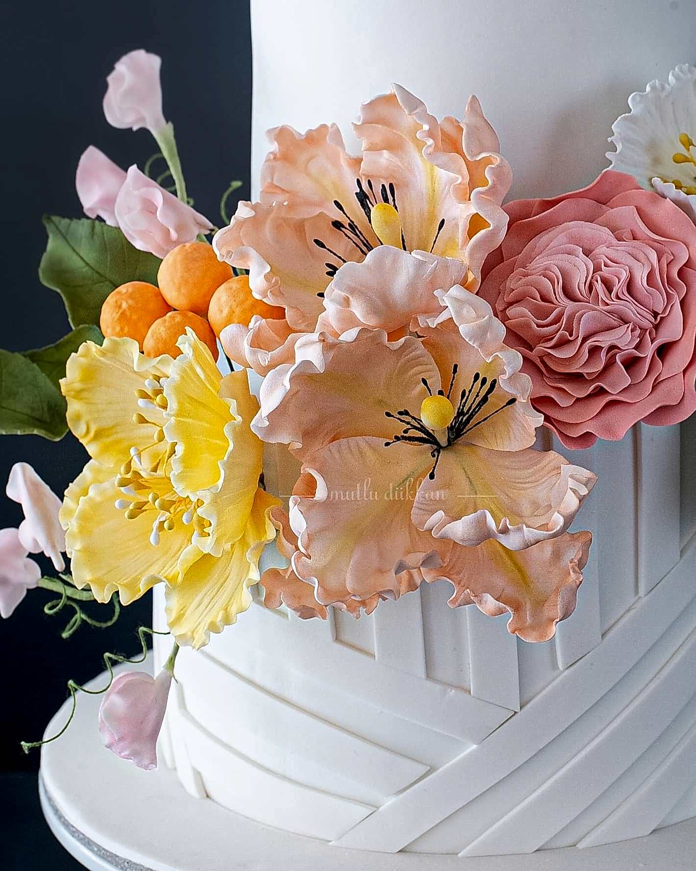 çiçekli nişan pastası – modern bahar temalı pasta