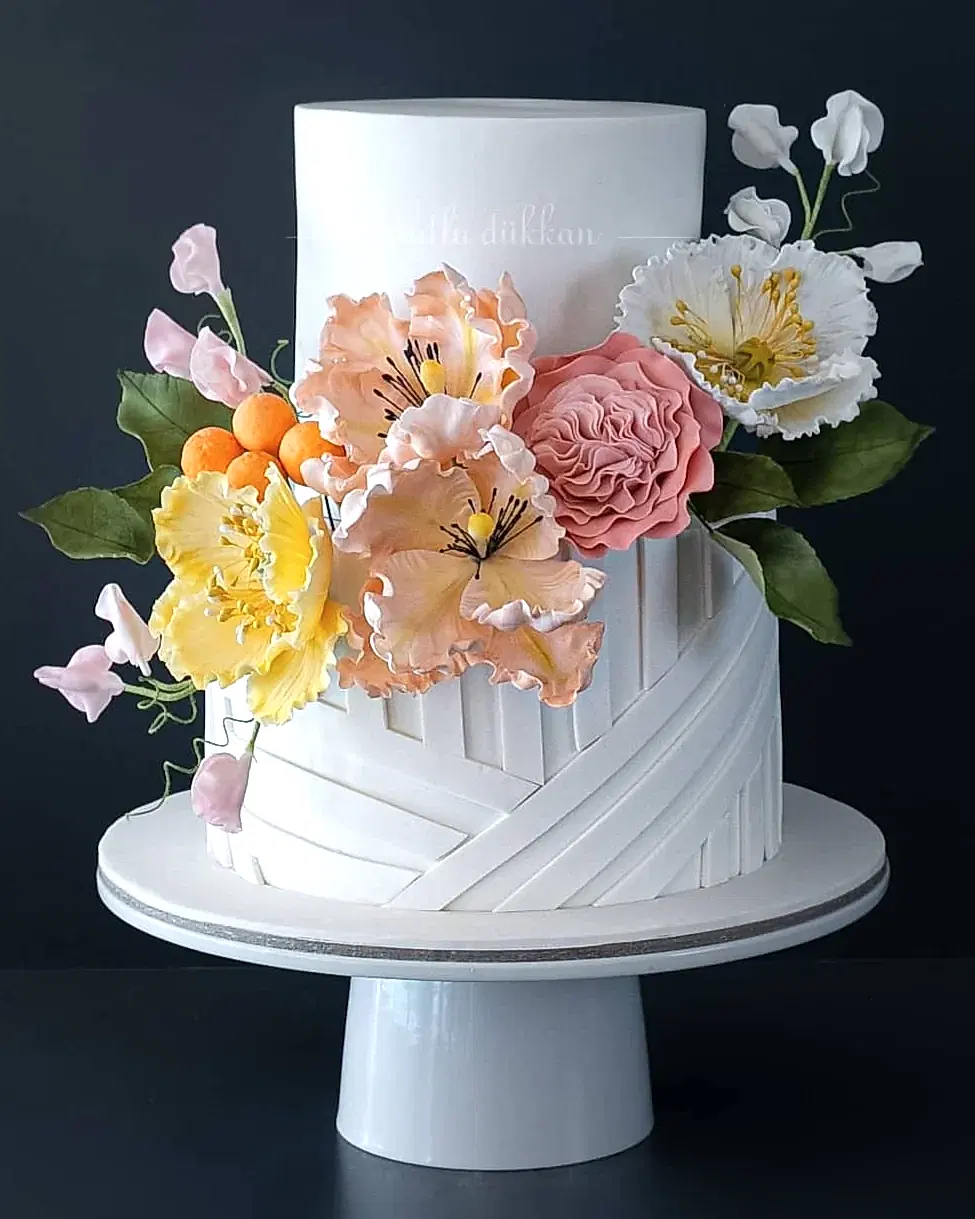 çiçekli nişan pastası – modern bahar temalı pasta