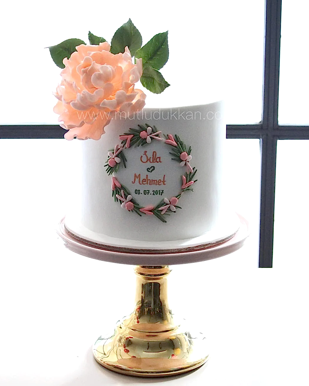 çiçekli nişan pastası – somon şakayık süslemeli pasta