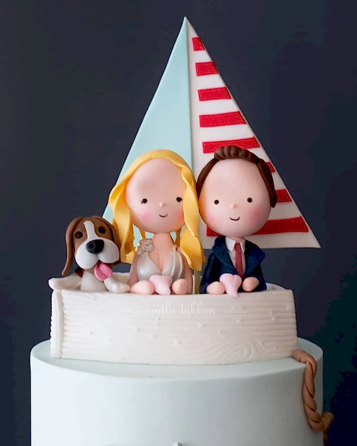 deniz temalı nişan pastası – gelin damat figürlü pasta