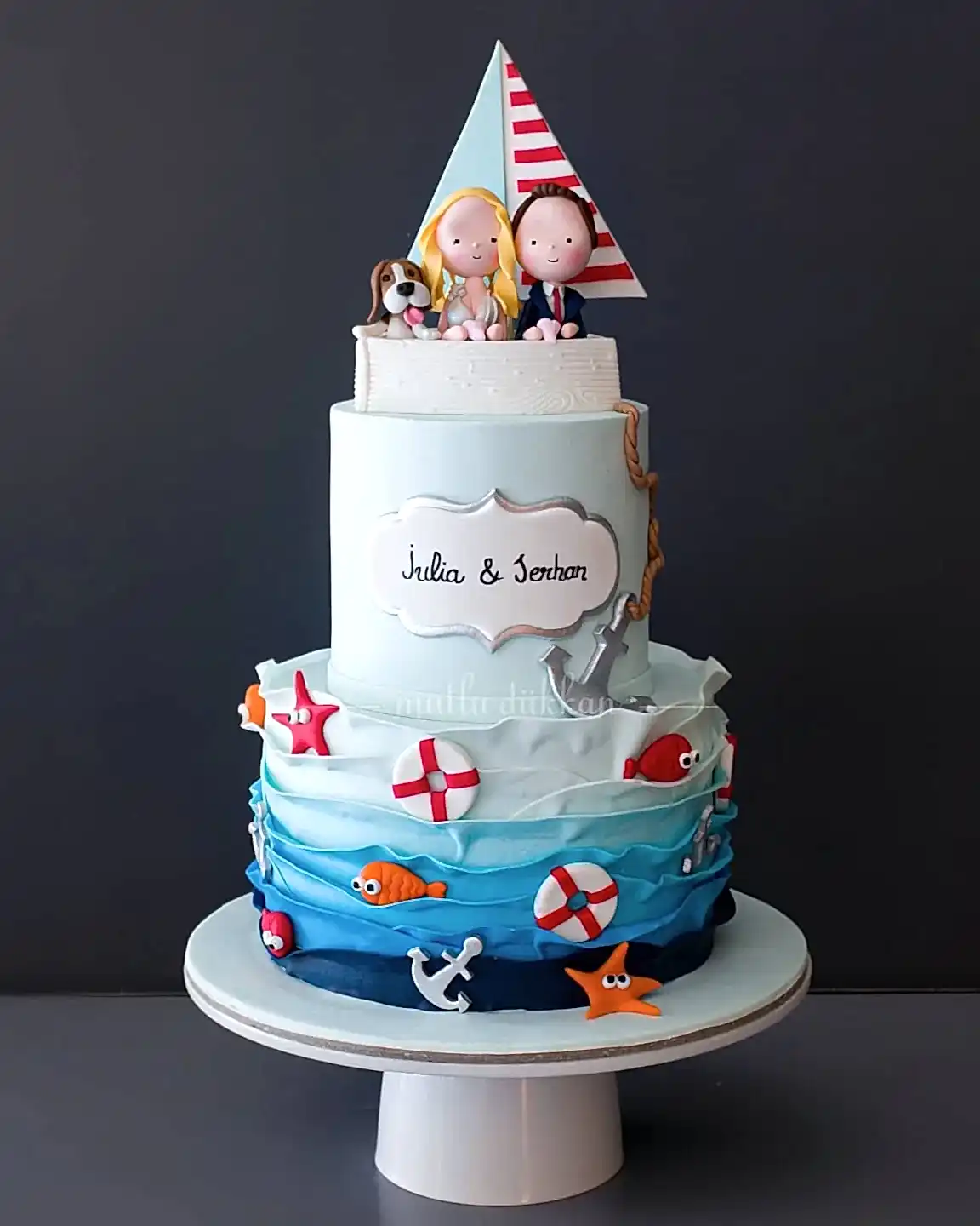 deniz temalı nişan pastası – gelin damat figürlü pasta