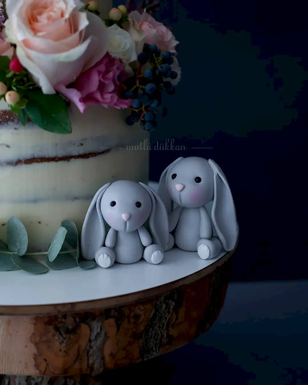 doga pasta – hayvan figürlü çiçekli kız doğum günü pastası