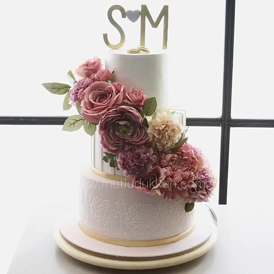 düğün pastası – pembe çiçekli üç katlı zarif düğün pasta