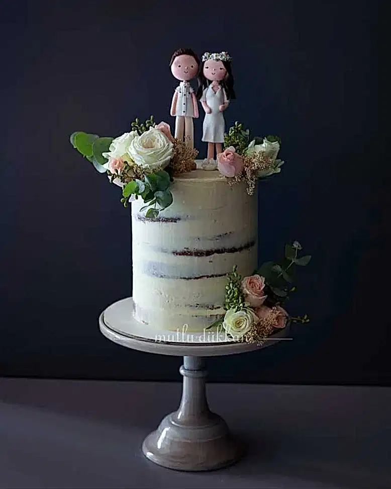 Gelin ve Damat Figürlü Nişan Pastası