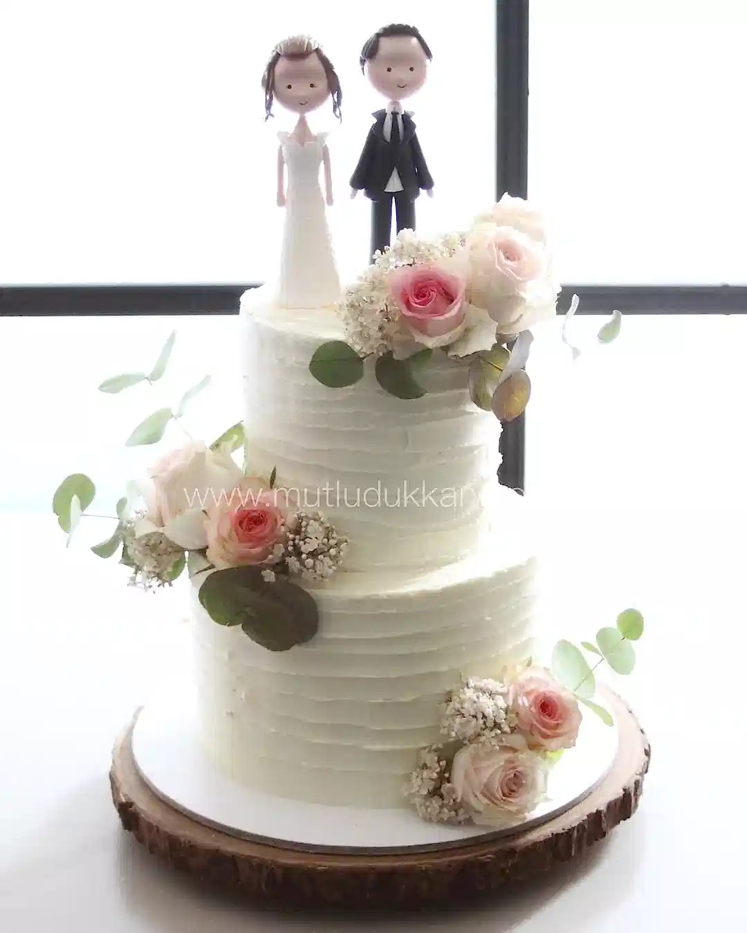 gelin damat pasta – çiçekli iki katlı düğün pastası (naked cake)