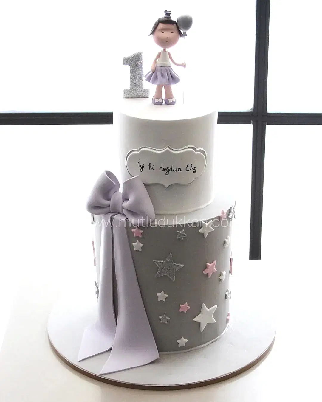 gümüş yıldız pasta – 1 yaş kız çocuk doğum günü pastası