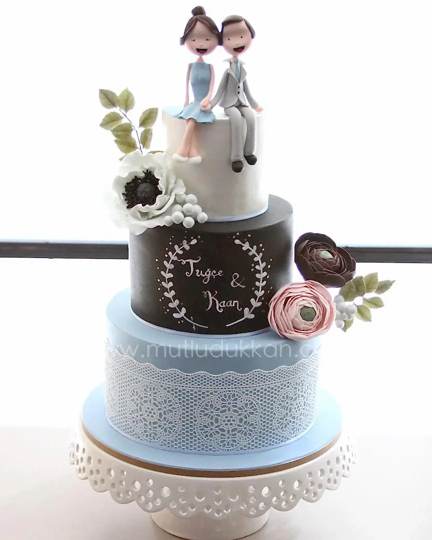 insan figürlü düğün pastası – gelin damat detaylı mavi pasta