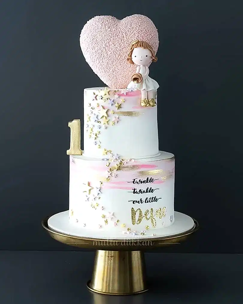 kalpli pasta – yıldız ve kız figürlü 1 yaş doğum günü