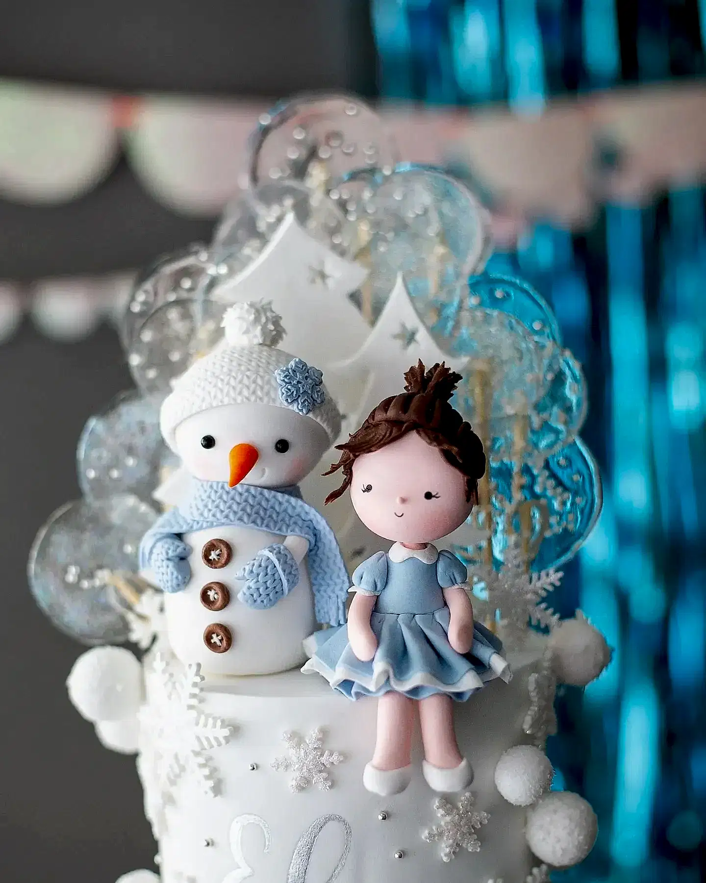 kar pasta – kardan adam ve çam ağaçlı kız pastası