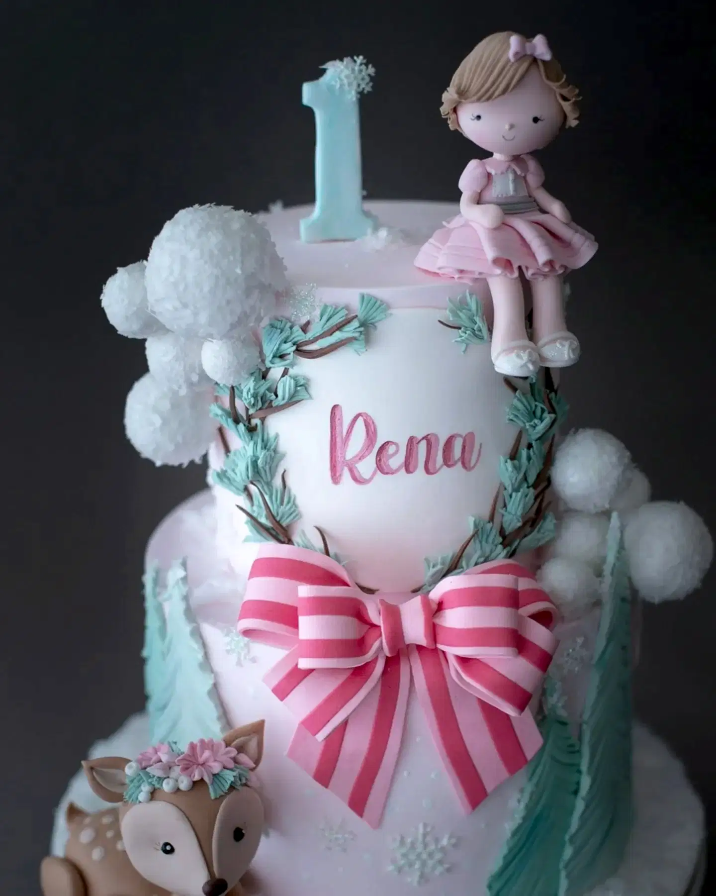 kış pasta – kar topu ve ceylan süslemeli 1 yaş pastası