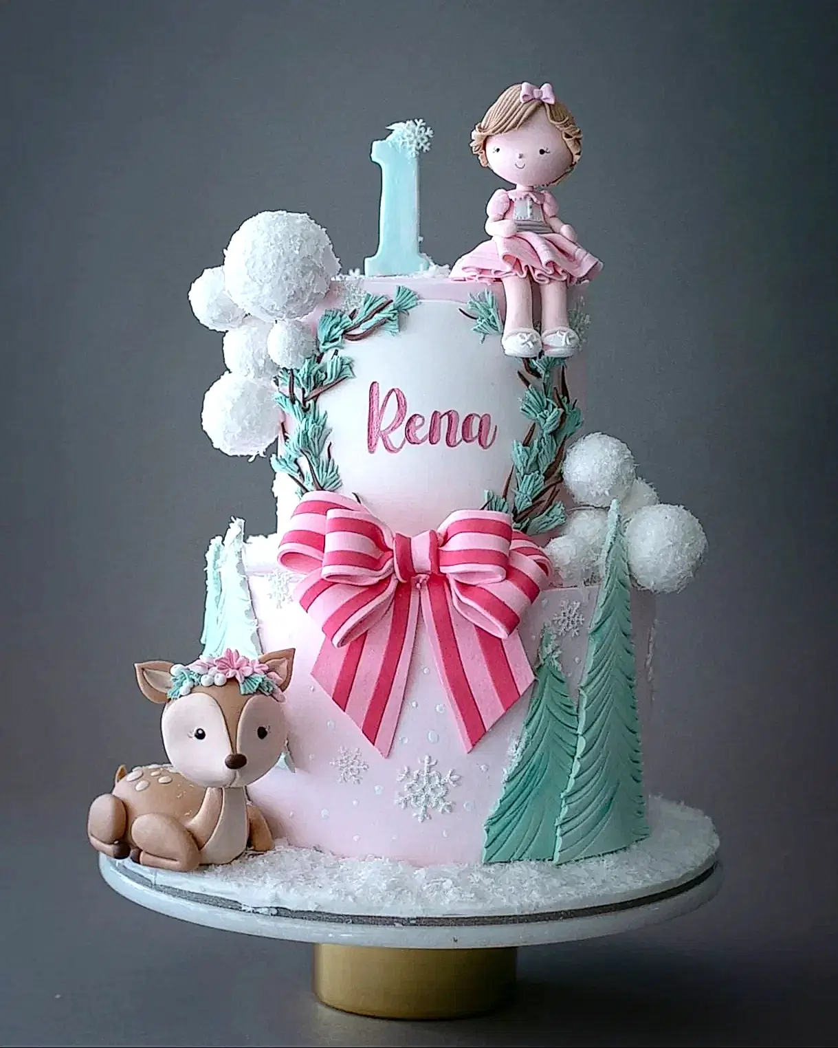 kış pasta – kar topu ve ceylan süslemeli 1 yaş pastası