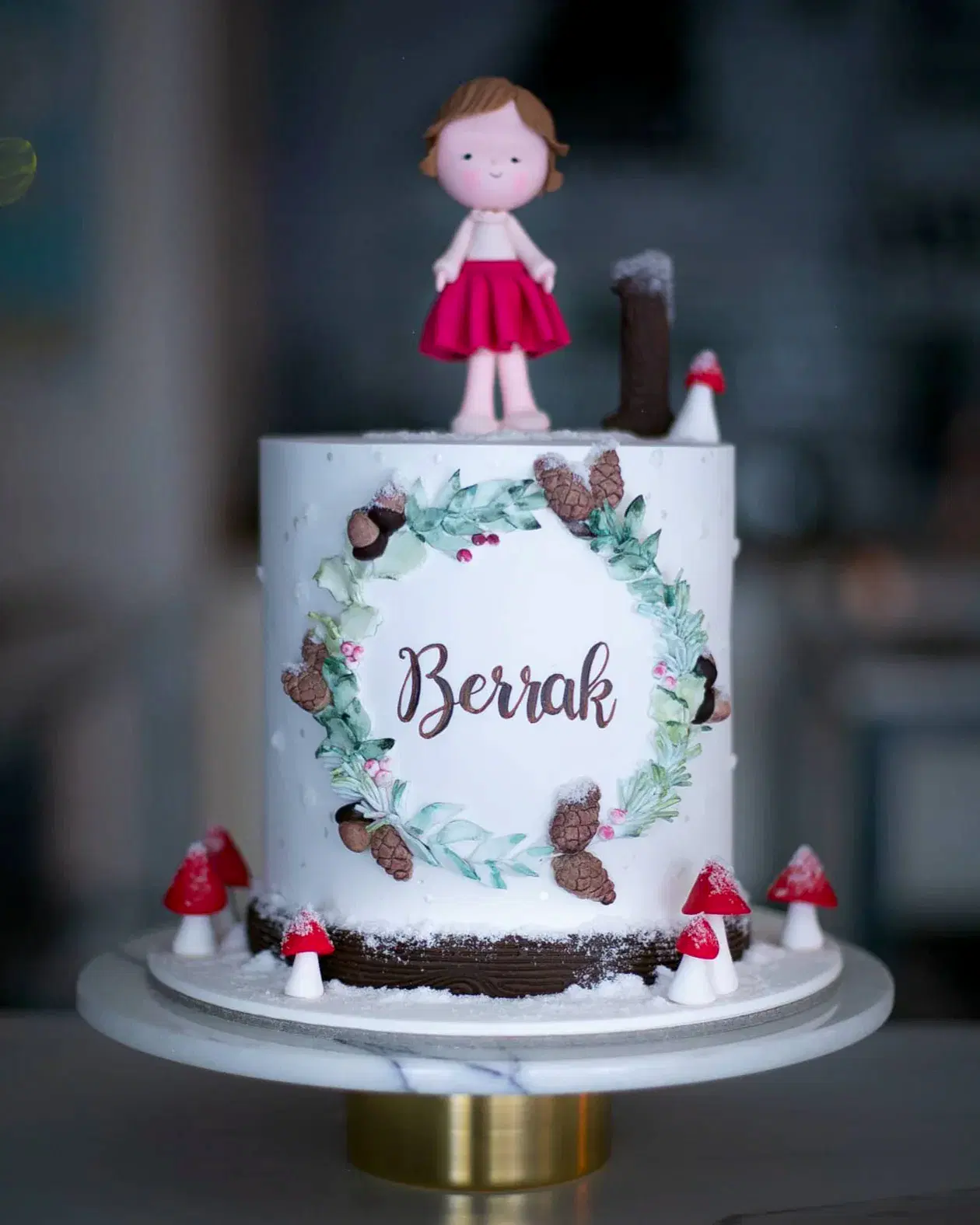 kış pasta – kozalak ve kar süslemeli kız çocuk pastası