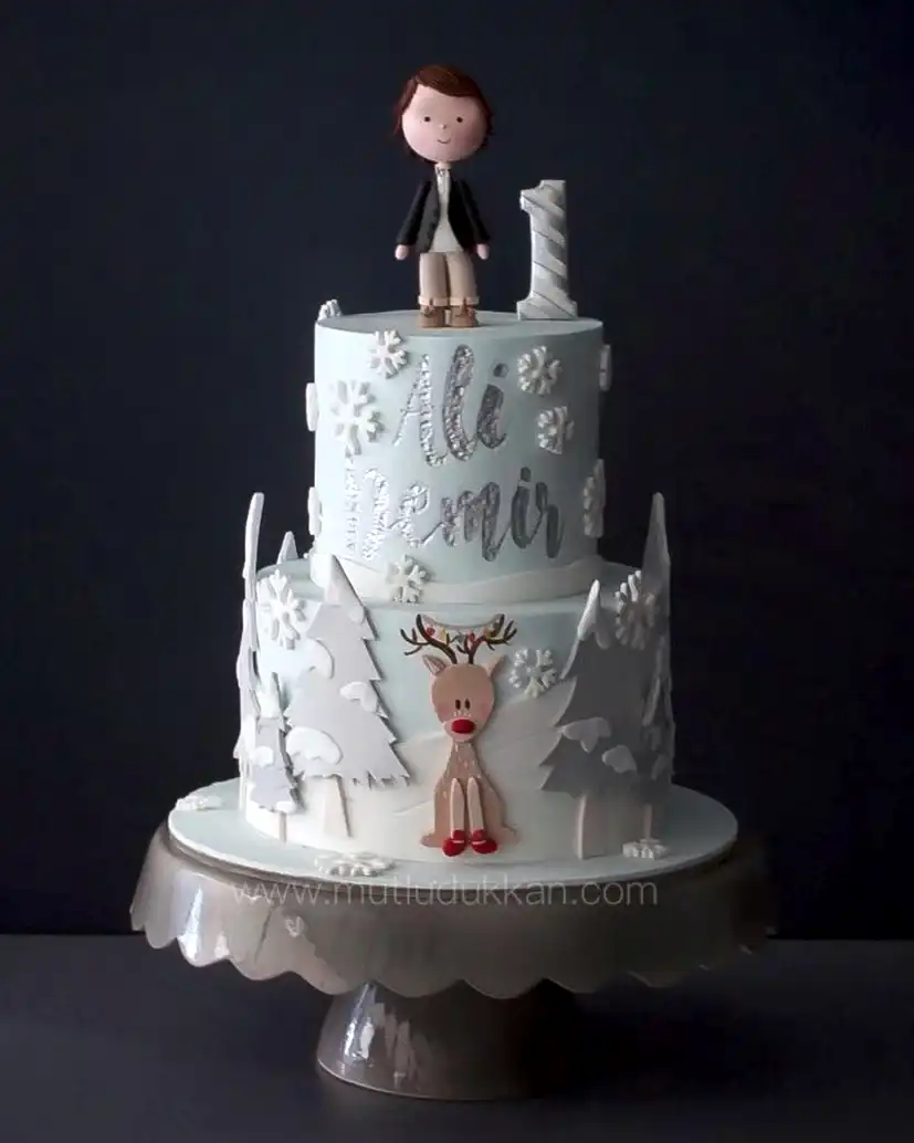 kış pastası – noel geyik figürlü erkek çocuk pastası