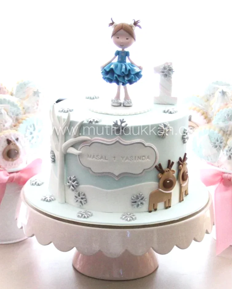 kış temalı pasta – kar tanesi ve geyikli 1 yaş kız pastası