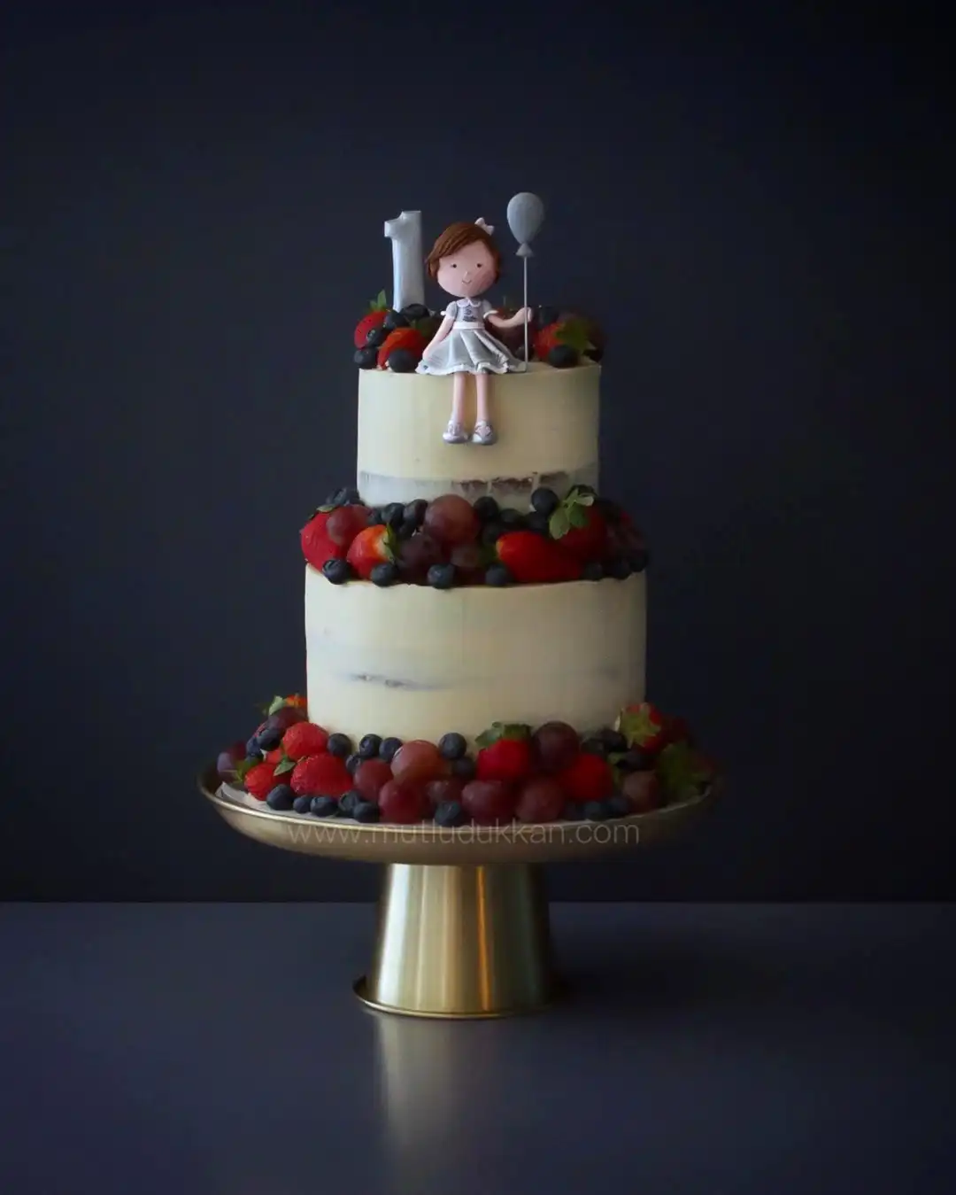 kız doğum pasta – meyveli ve figürlü 1 yaş kutlama pastası