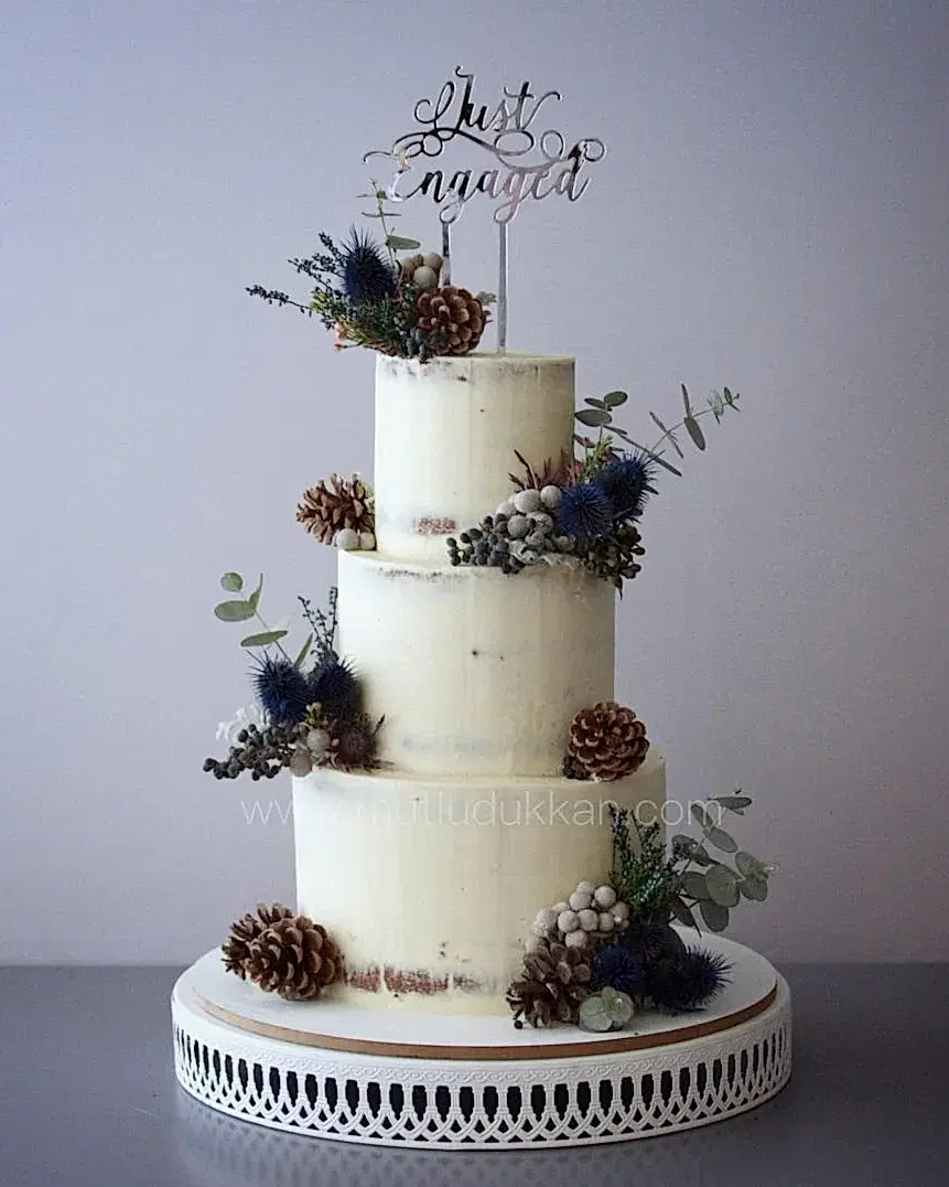 Kozalak Süslemeli Düğün Pastası