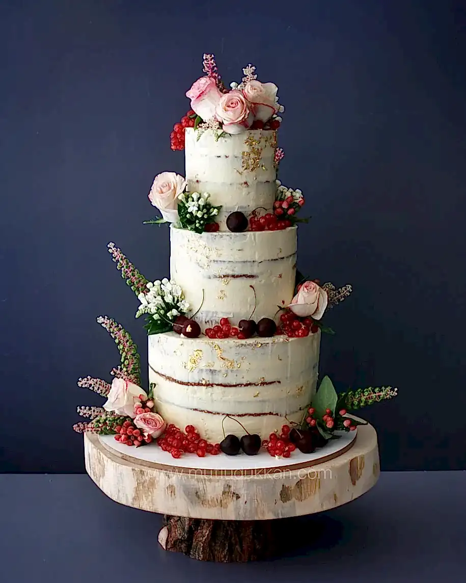 Meyve ve Çiçek Süslemeli Pasta