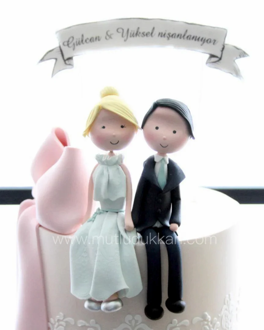 nişan pasta – çift figürlü dantel desenli kutlama pastası