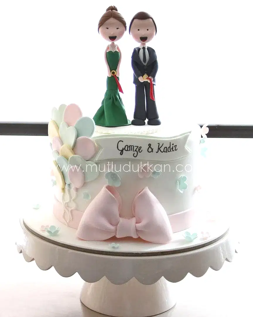 nişan pastası – balon ve çiçek temalı pasta