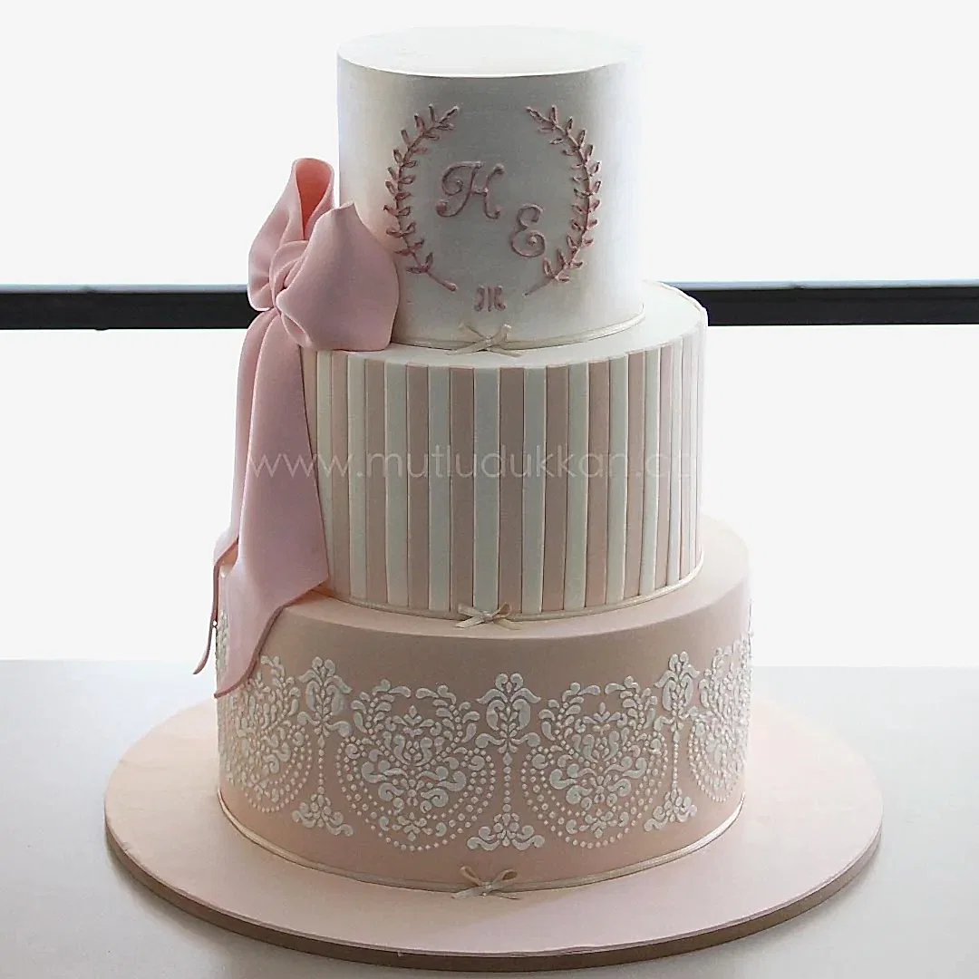 nişan pastası – pudra pembe kurdeleli üç katlı zarif pasta