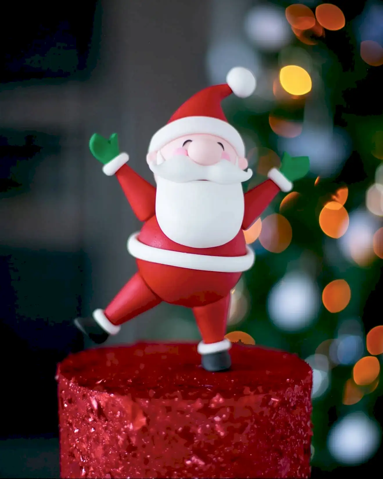 noel baba pasta – kırmızı ışıltılı yılbaşı temalı pastası